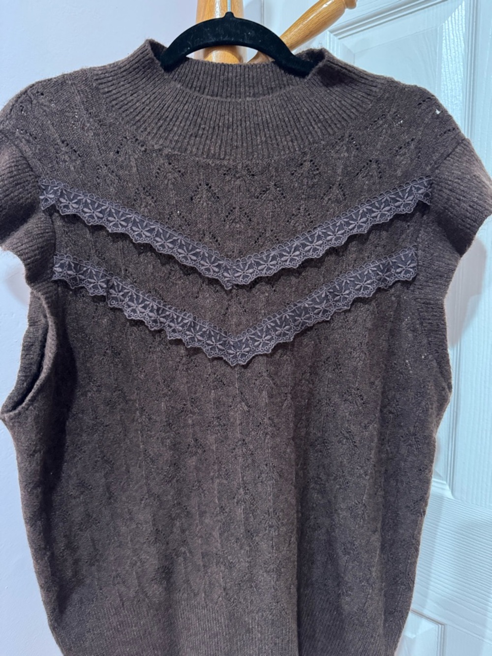 NWOT Ruffle Sleevless top - Picture 2 of 4